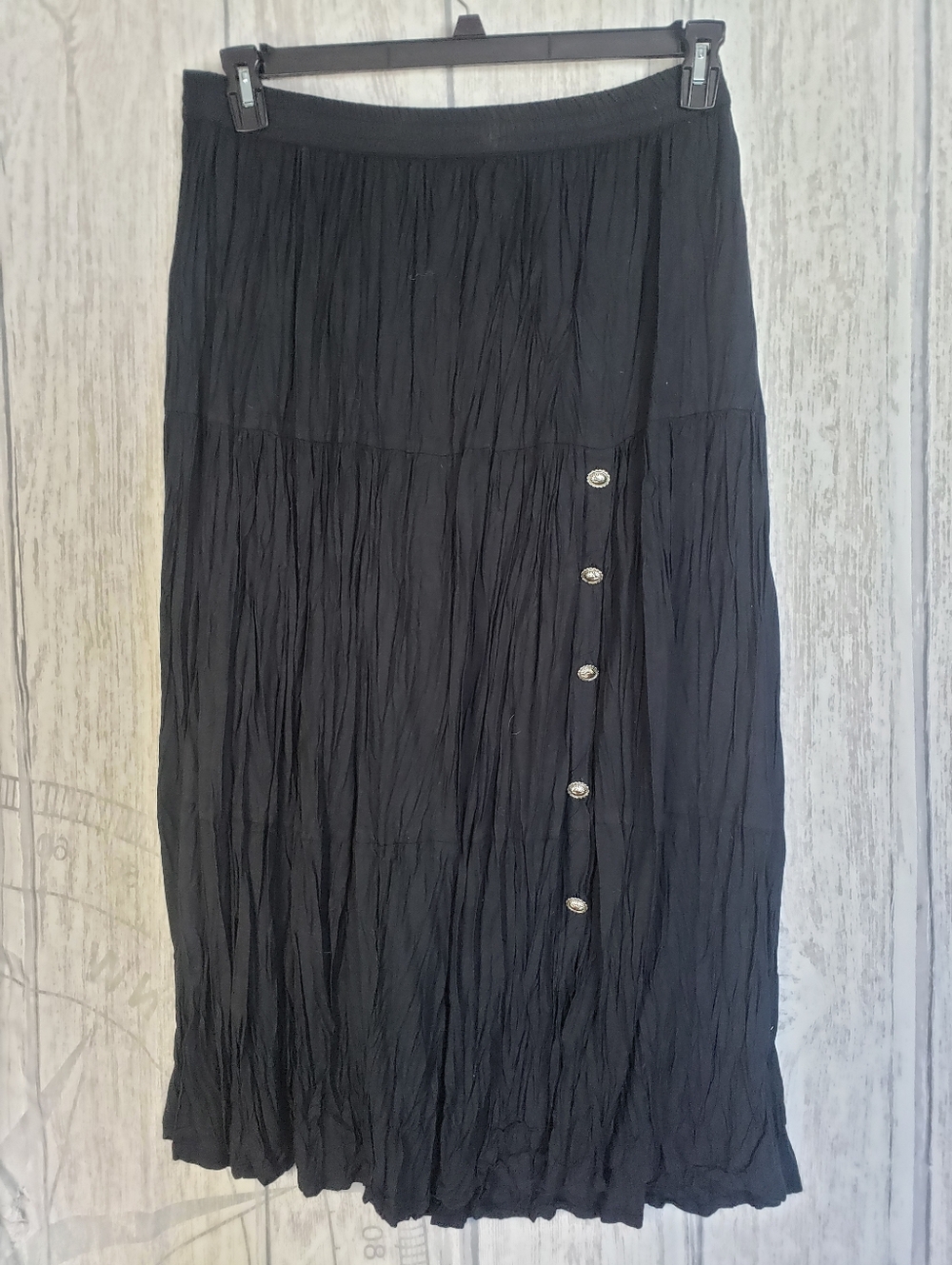 Crazy Cowgirl black crinkle broomstick midi/maxi skirt Silver Buttons Sz Medium